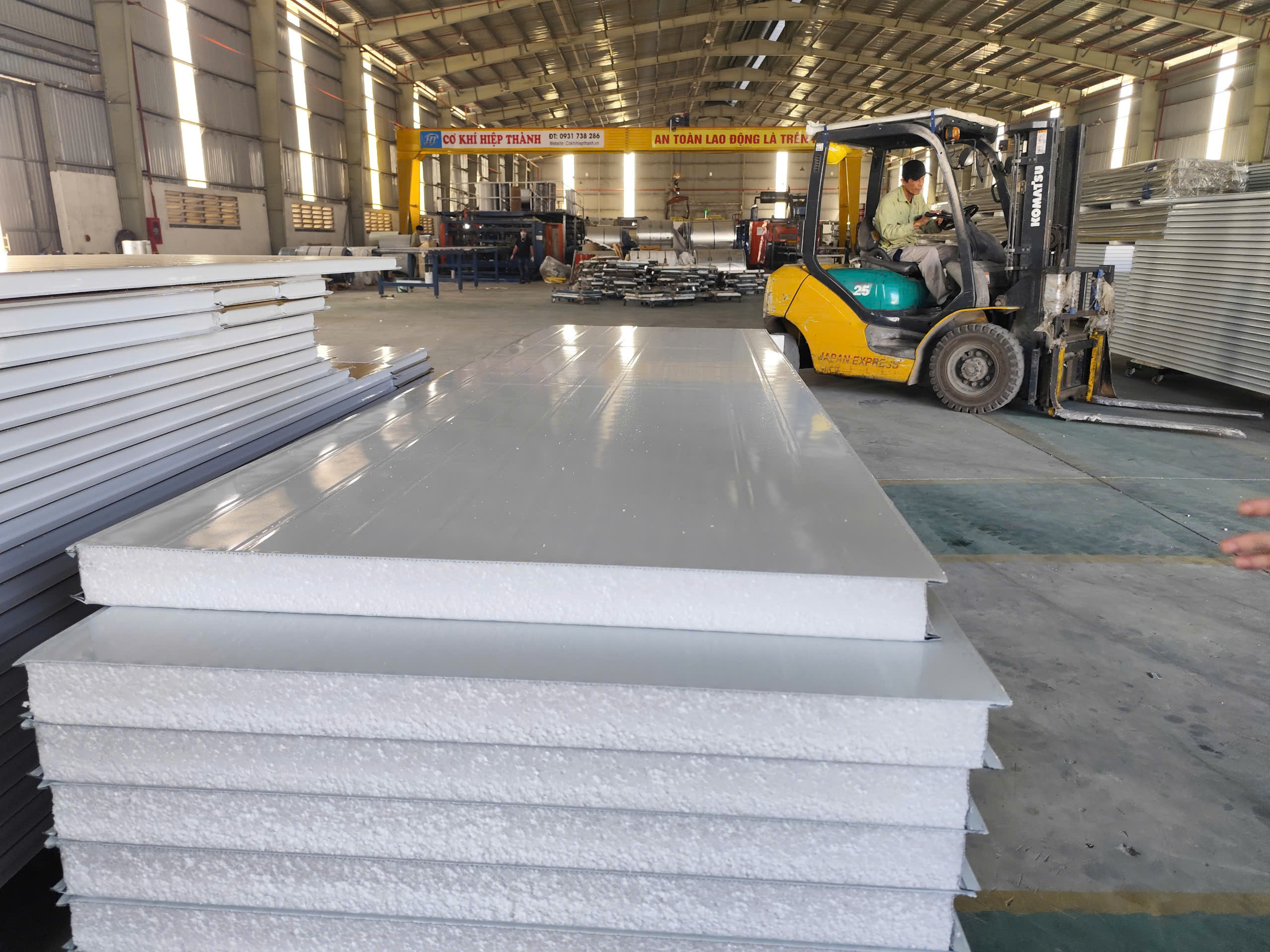 Độ Bền Vách Tôn Xốp