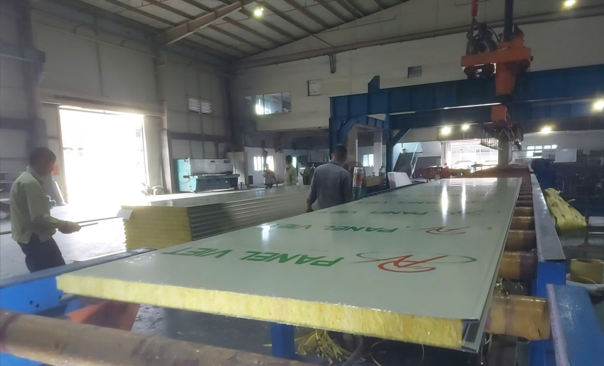 Kiểm Tra Độ Bám Dính Keo Trong Sản Xuất Panel Cách Nhiệt