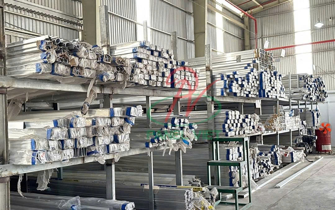Khám Phá Phụ Kiện Bằng Tôn Cho Panel 