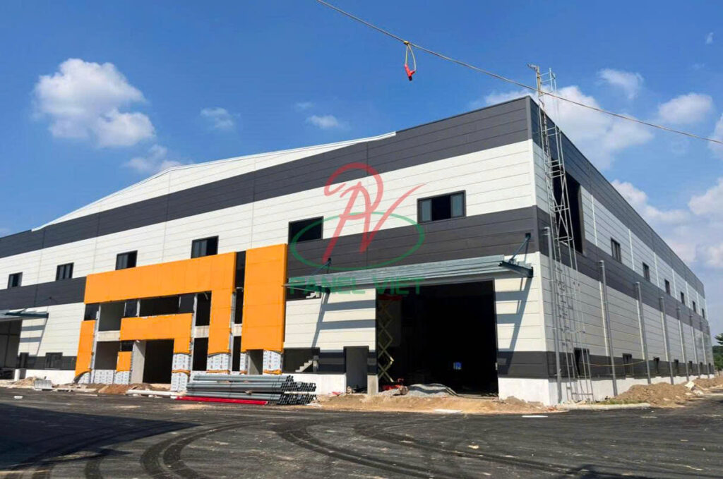 Dự Án Vách Ngoài Panel Rockwool Cho Nhà Xưởng KCN Thuận Thành