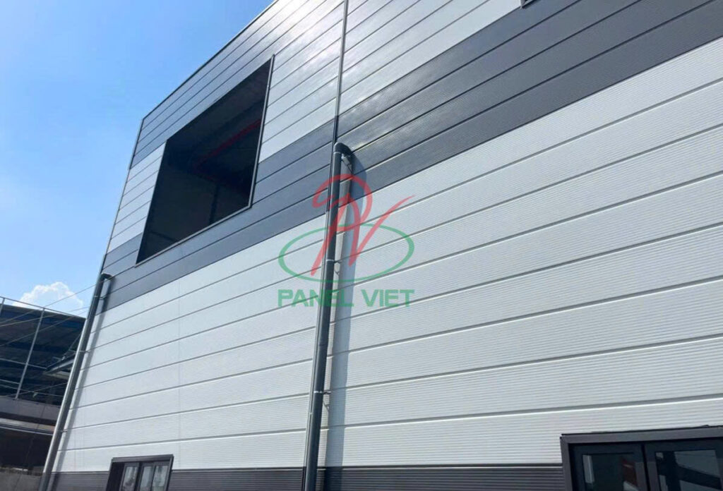 Vách Ngoài Panel Rockwool Cho Nhà Xưởng KCN Thuận Thành