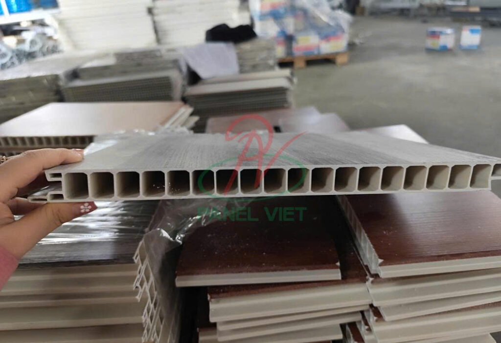 giá sàn chịu lực giả gỗ tại nhà máy