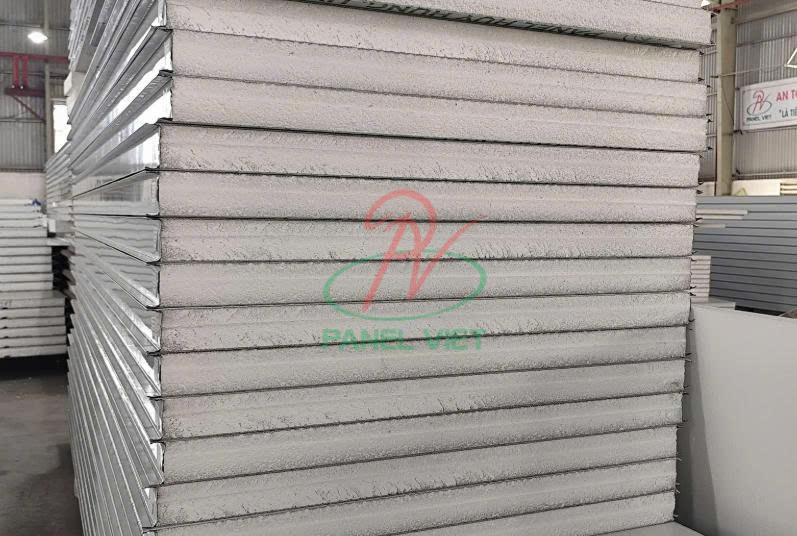 So Sánh Panel EPS Có U Ngàm Và Không U Ngàm 