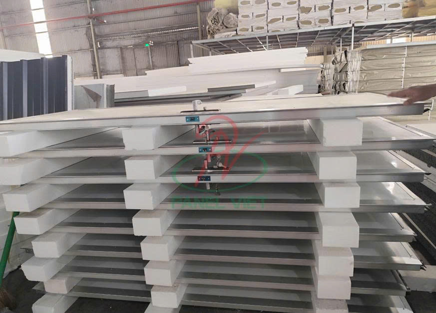 Mua cửa panel cho kho thực phẩm
