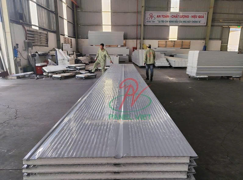 Thi công tường panel ngoài trời