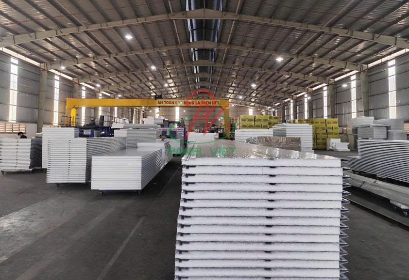 Thi công tường panel ngoài trời