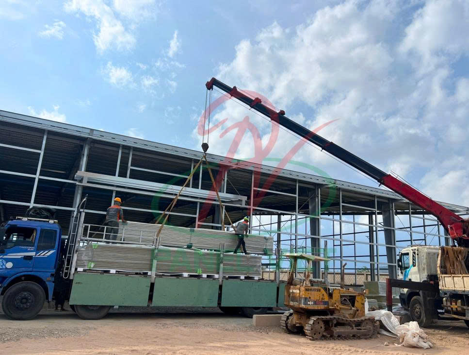 Tôn panel cách nhiệt nhà xưởng