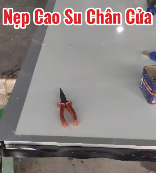 Phụ kiện nẹp cao su chân cửa panel