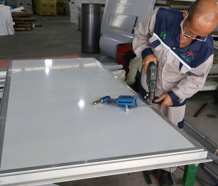 Quy trình làm cửa panel trượt
