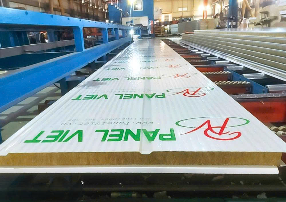 panel rockwool làm kho logistics