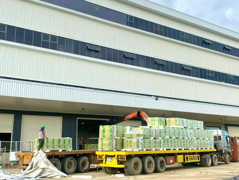 vách panel rockwool cho kho logistics