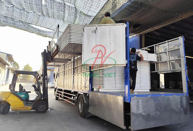 vách ngăn tôn xốp EPS