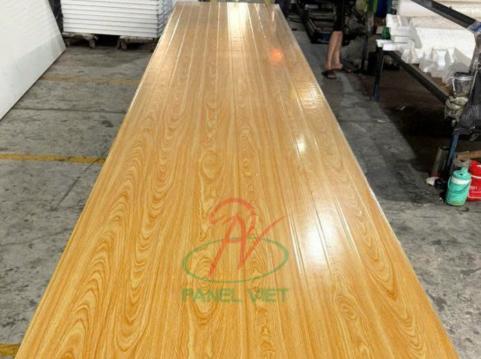 Công Trình Nào Nên Sử Dụng Vách Panel Vân Gỗ 