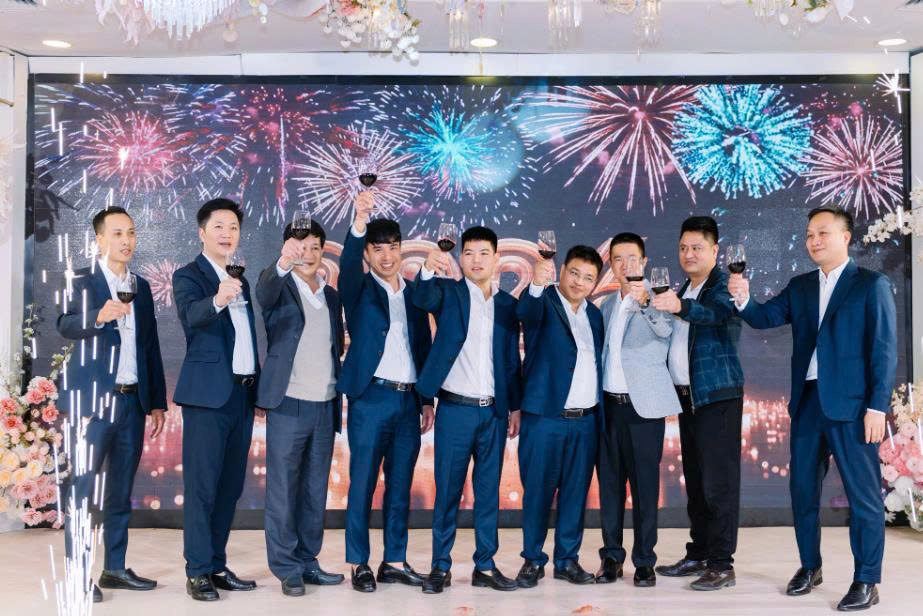 Ban Lãnh Đạo Tại Year End Party Panel Việt Miền Bắc 2025